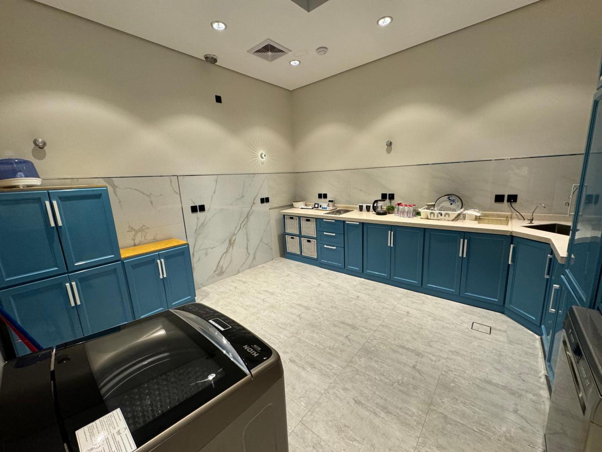 Apartment فاخرة ٣ غرف نوم وصالة بدخول ذاتي ١١ *