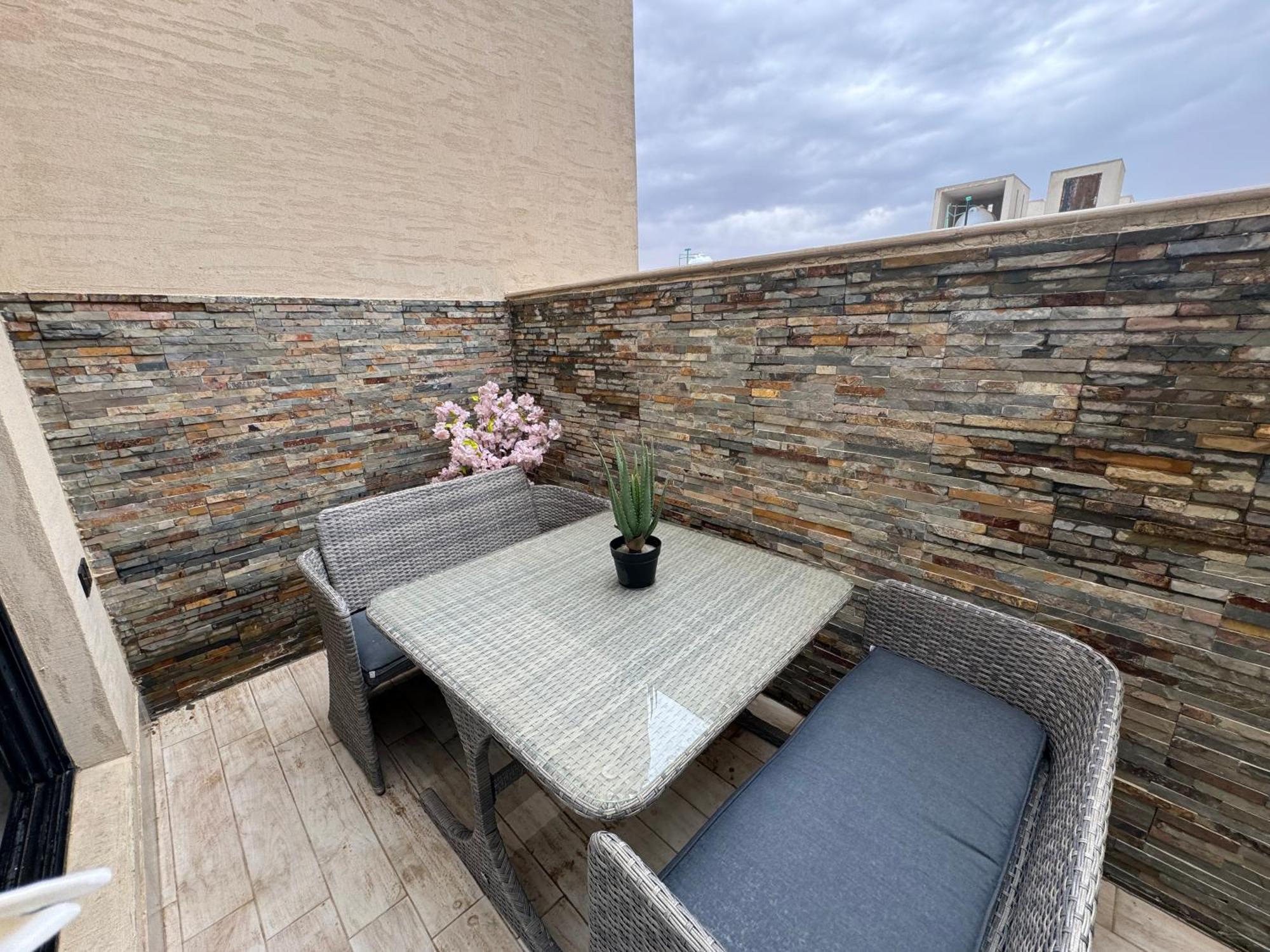 فاخرة ٣ غرف نوم وصالة بدخول ذاتي ١١ Apartment *