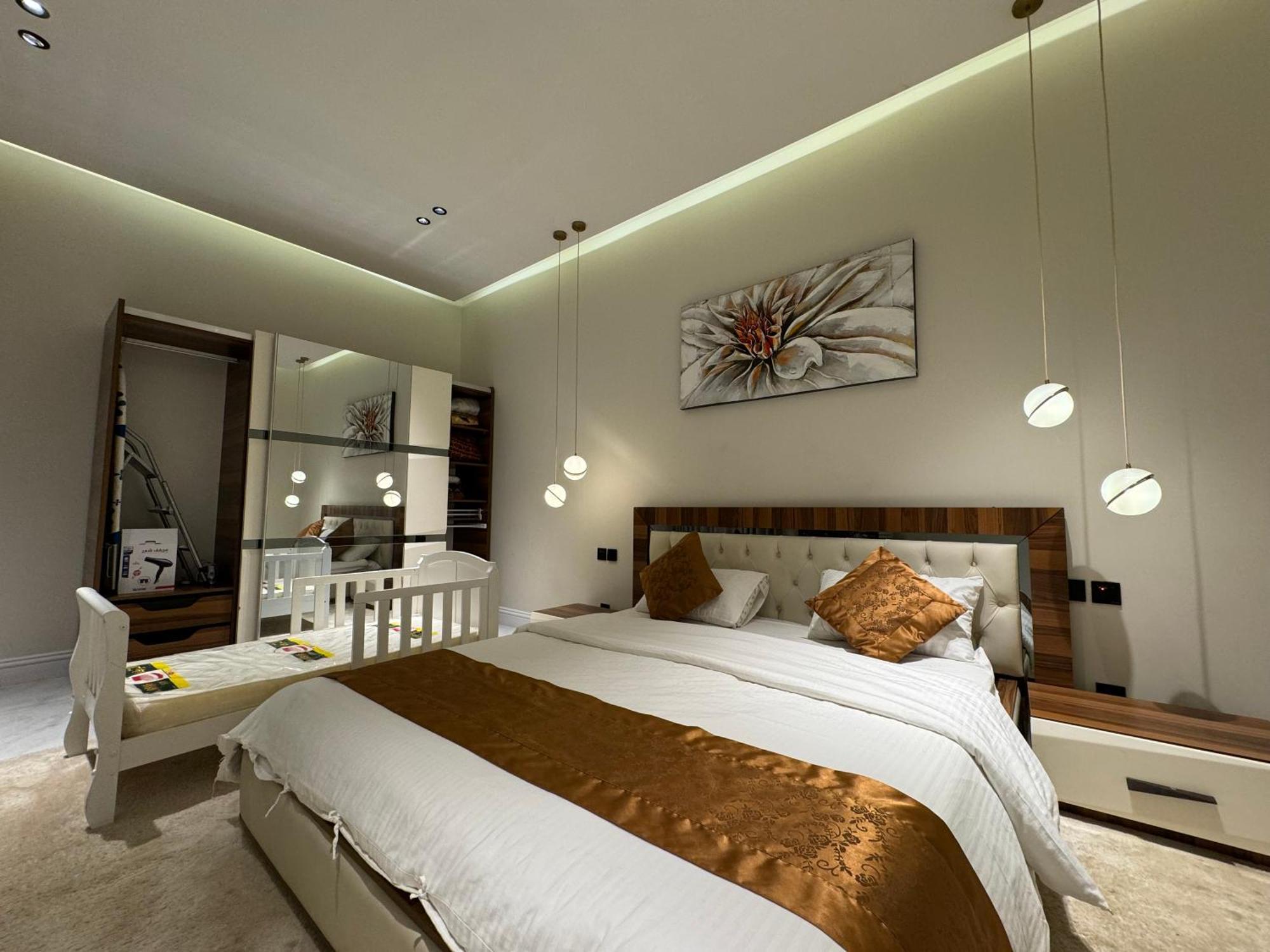 Apartment فاخرة ٣ غرف نوم وصالة بدخول ذاتي ١١ *