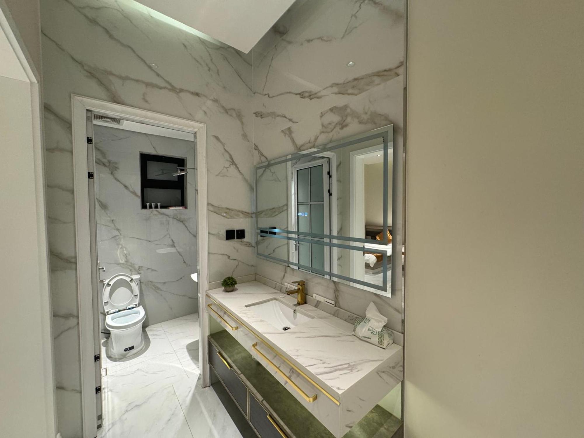 Apartment فاخرة ٣ غرف نوم وصالة بدخول ذاتي ١١
